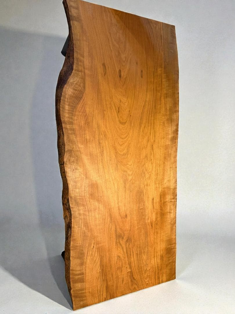 桜 一枚板1400mm｜柔らかな木肌と自然な曲線が美しい無垢天板