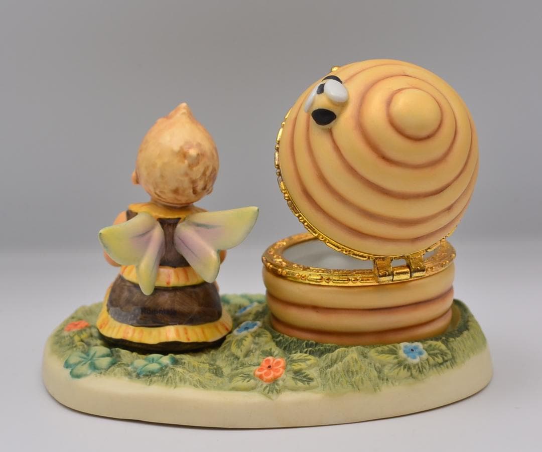 ちっぽけな天使　＃365　No.3　★フンメル人形　ドイツ・ゲーベル　巣箱付き