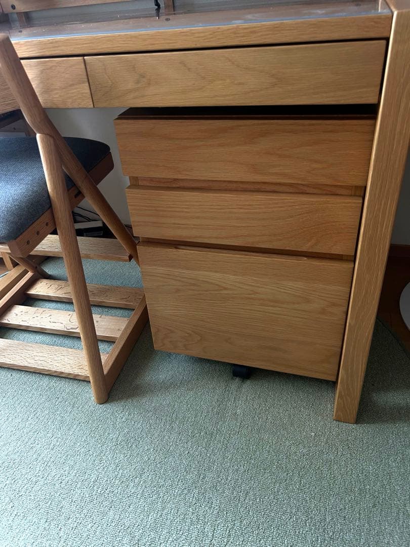 【3月末まで掲載】アクタス　学習机と椅子