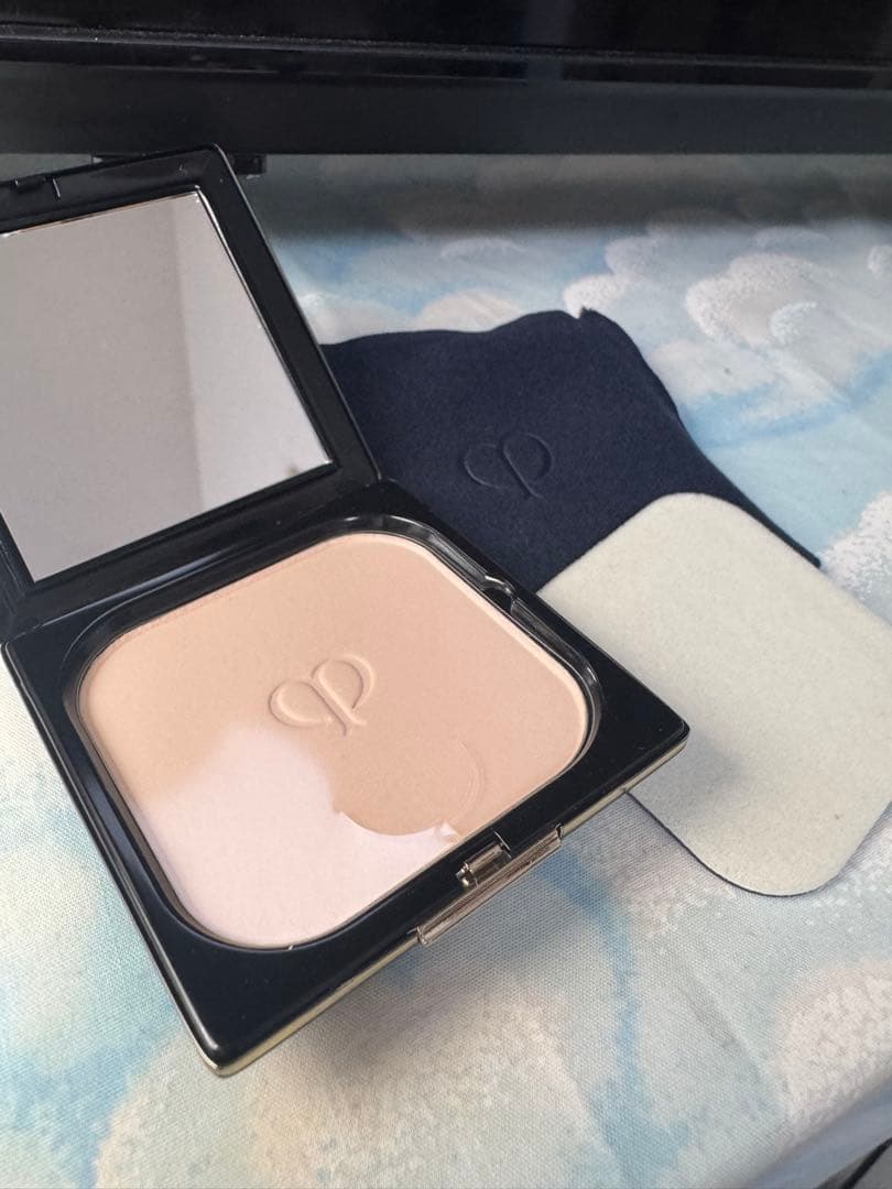 クレ・ド・ポー　ボーテ　プードルコンパクトエサンシエルｎ