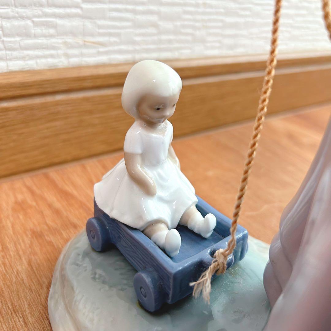 ワゴンを持つ少女 リヤドロ スペイン ポーセリン 光沢仕上げ 絶版