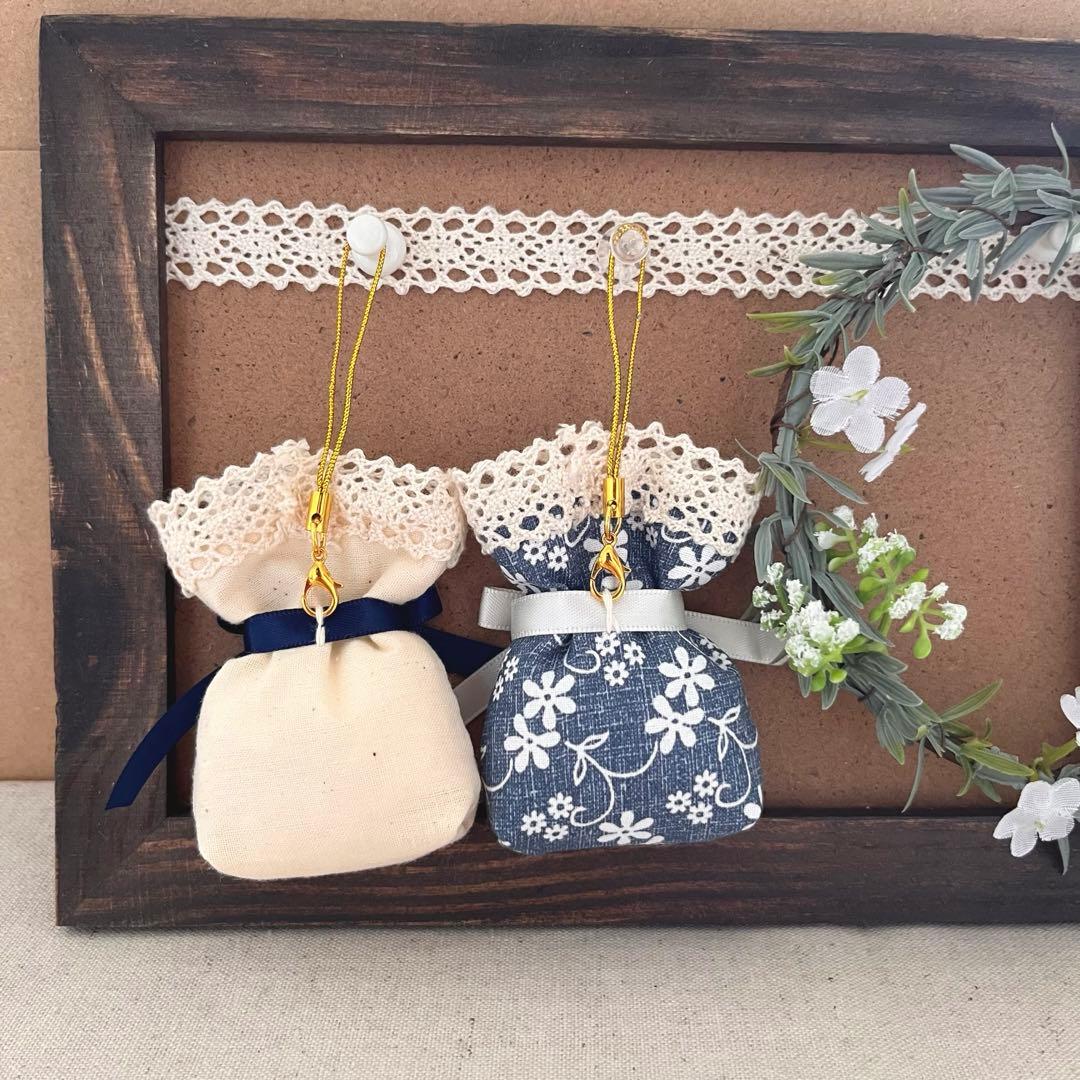 2408-43 ミニストラップサシェ 香り袋 2個組 デイジー デニム 花刺繍