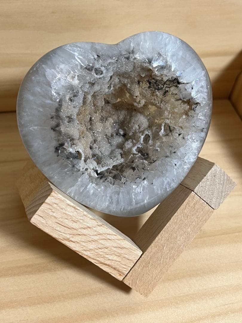 2回結晶　瑪瑙ジオード　ハート置物