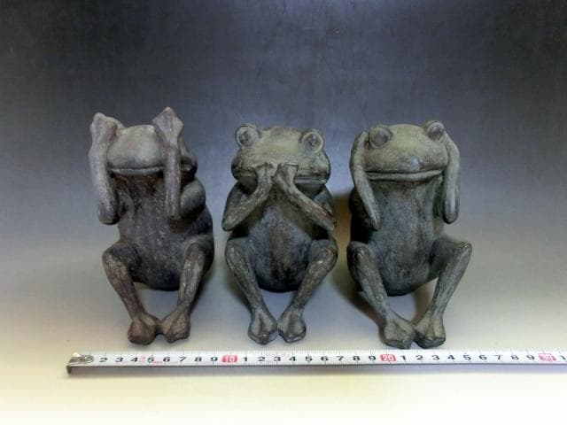 置物■蛙 カエル（見ざる聞かざる言わざる）石膏オブジェ かえる 時代物 骨董品■