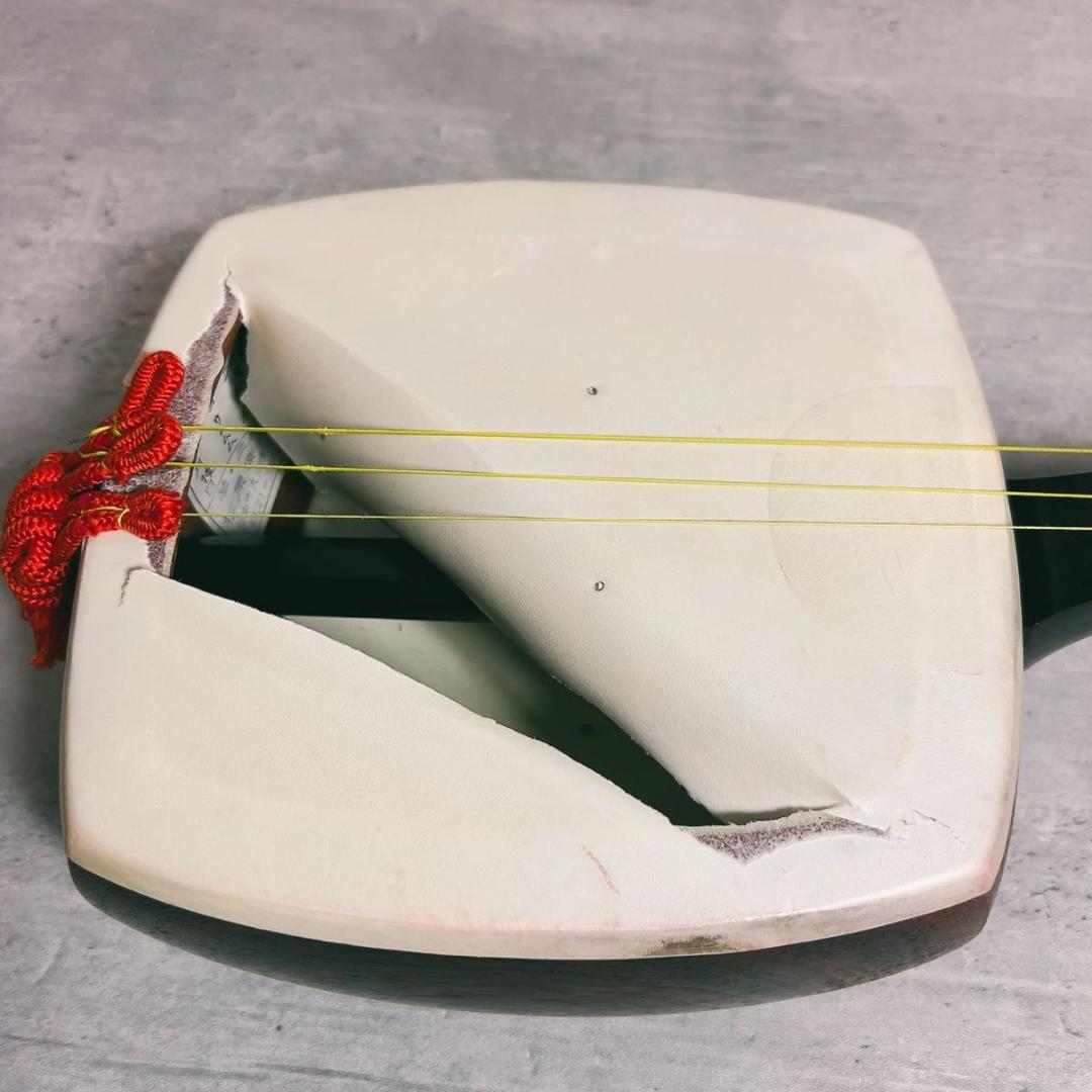 高級細棹三味線　長唄　民謡　紅木三味線　金細・トチ　子持ち綾杉胴　猫革　高級素材