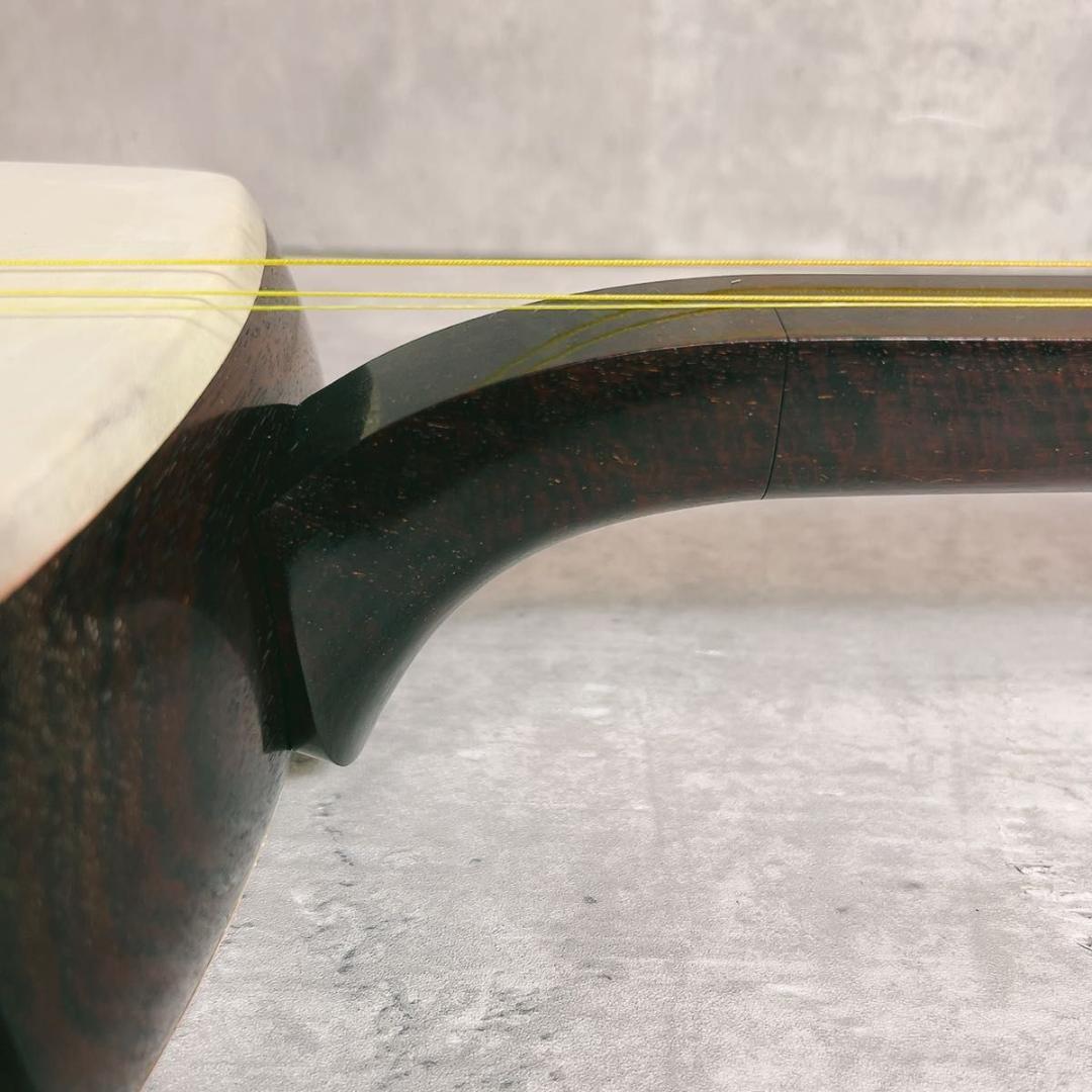 高級細棹三味線　長唄　民謡　紅木三味線　金細・トチ　子持ち綾杉胴　猫革　高級素材