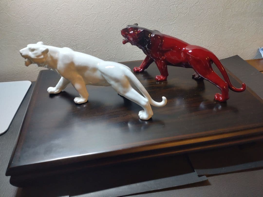 ノリタケスタジオコレクション　紅白トラ置物