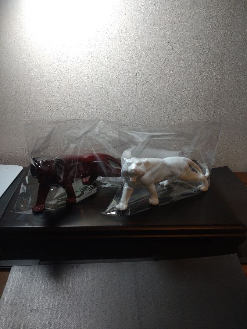 ノリタケスタジオコレクション　紅白トラ置物