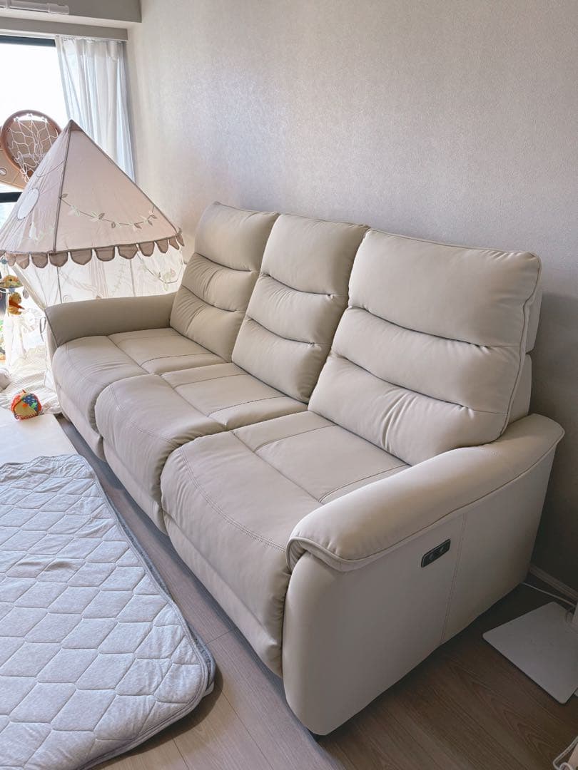 【みい】【極美品】ニトリ 電動 リクライニングベージュソファ 3人掛け