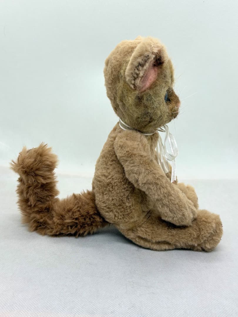 A猫 茶色い猫のアートドール【ハンドメイド 人形 猫 ぬいぐるみ