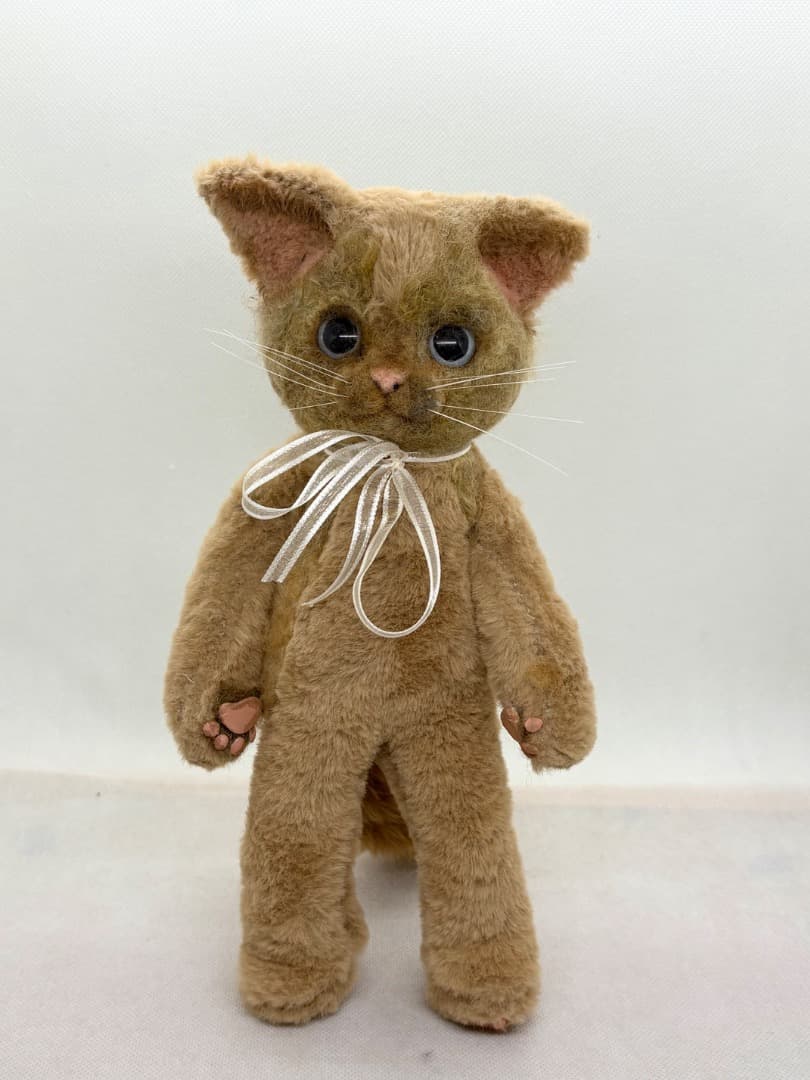 A猫 茶色い猫のアートドール【ハンドメイド 人形 猫 ぬいぐるみ
