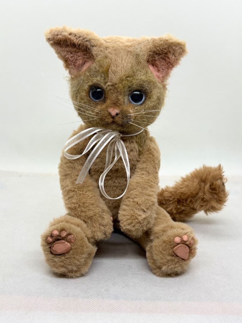 A猫 茶色い猫のアートドール【ハンドメイド 人形 猫 ぬいぐるみ