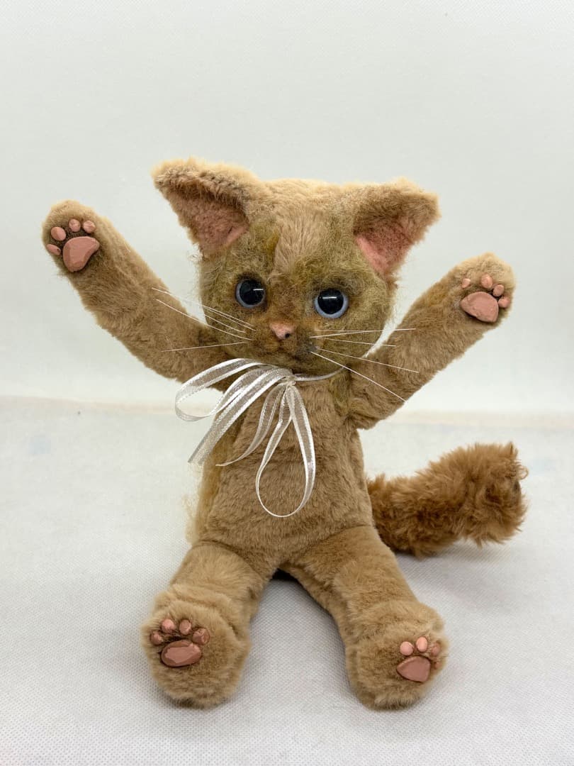 A猫 茶色い猫のアートドール【ハンドメイド 人形 猫 ぬいぐるみ