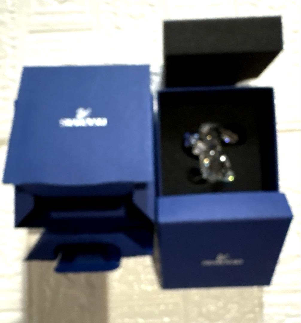 スワロフスキー　わすれな草の花束を持つウサギ