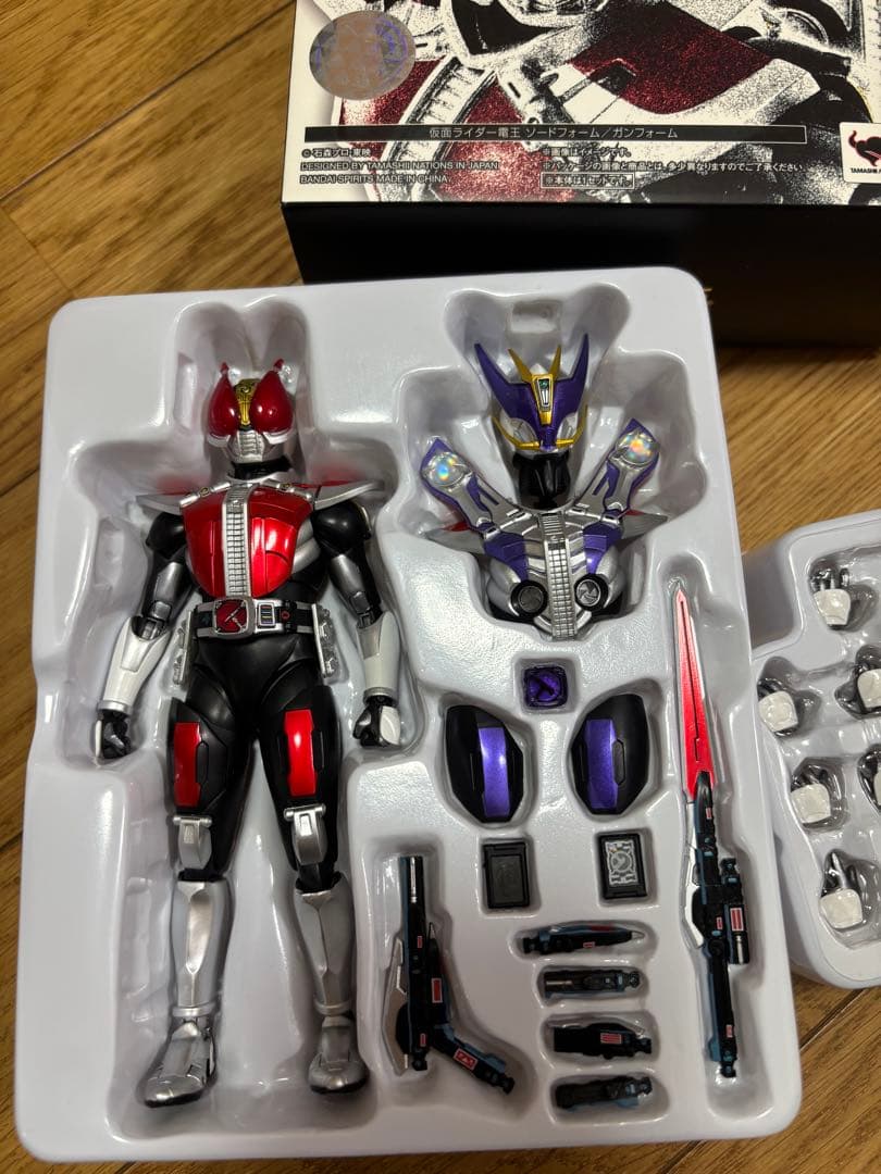 S.H.Figuarts(真骨頂製法) 仮面ライダー電王 ソード/ガンフォーム