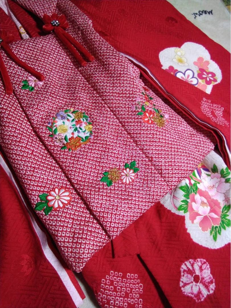 AK です。3歳向け・正絹・お着物と総絞りのお被覆のセット