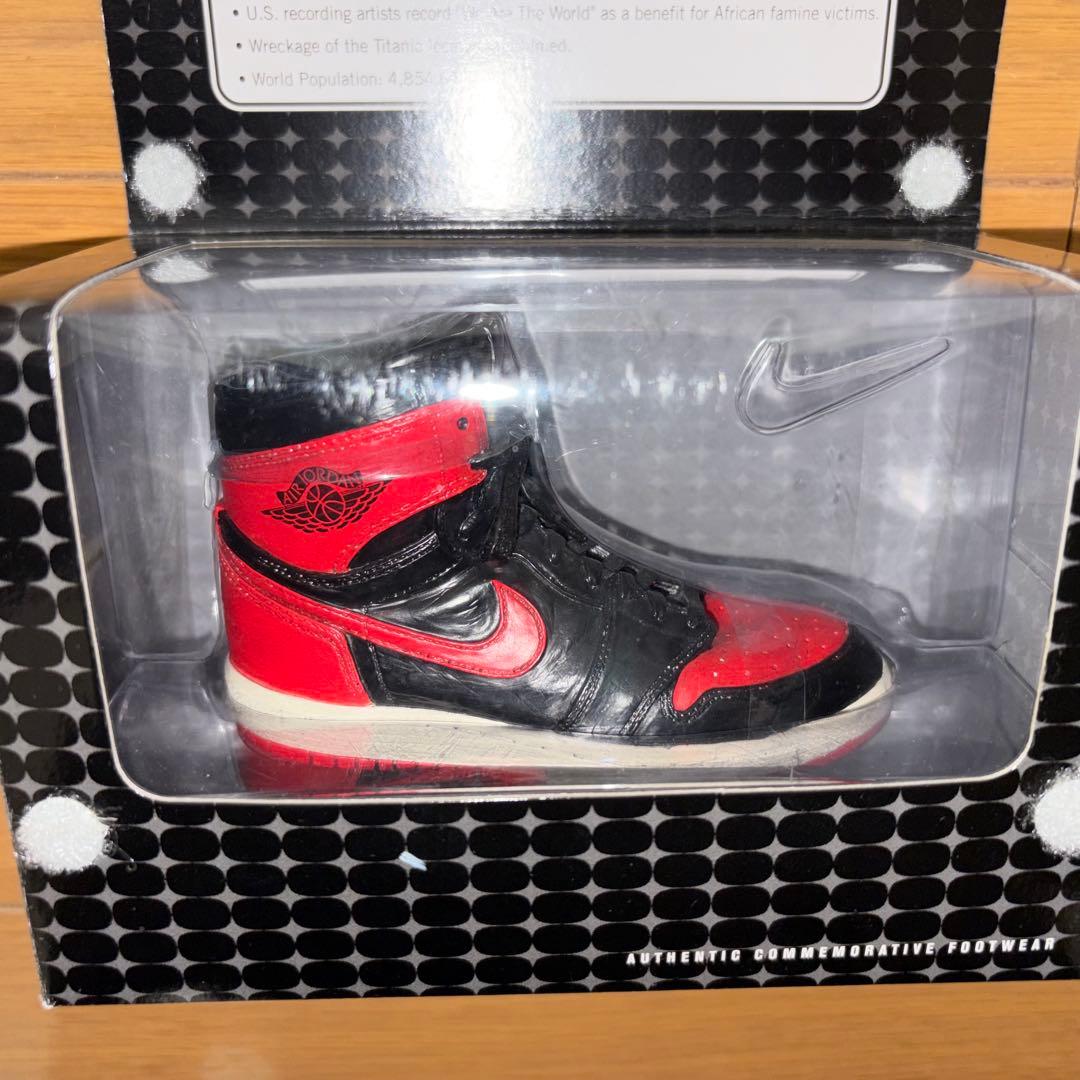 限定3000個 NIKEナイキ エアジョーダン 陶器 フィギュア 黒赤 - メルカリ