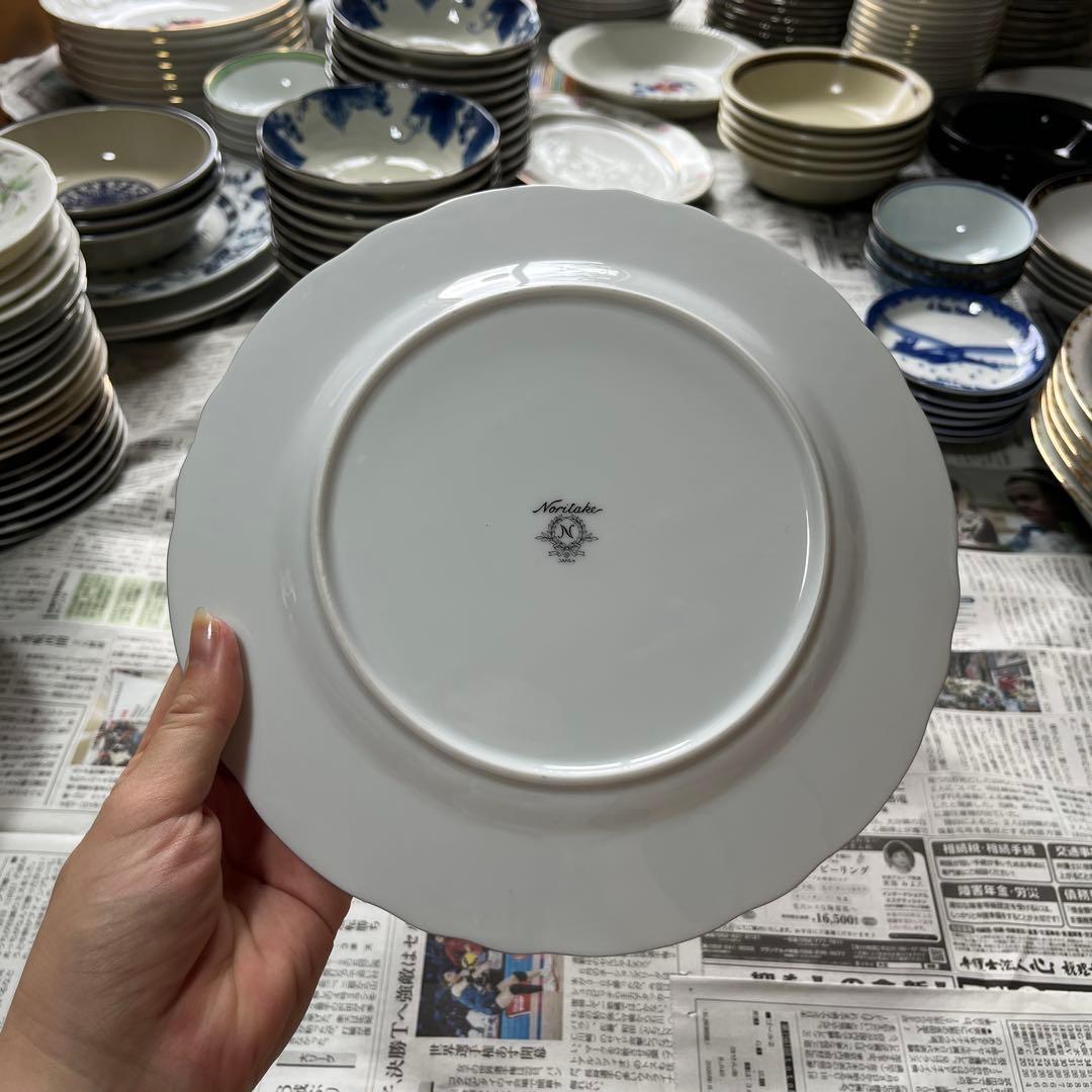 新品・未使用】Noritake ホワイトプレート 金縁 花模様 7枚の通販はau