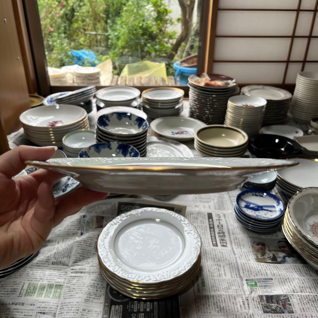 新品・未使用】Noritake ホワイトプレート 金縁 花模様 7枚の通販はau