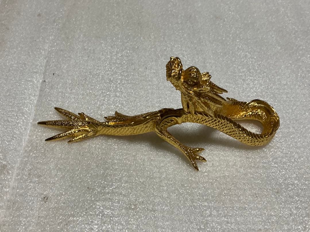 黄金に輝く、龍の置物／24kGP物（金メッキ）【本体のみの置物】。