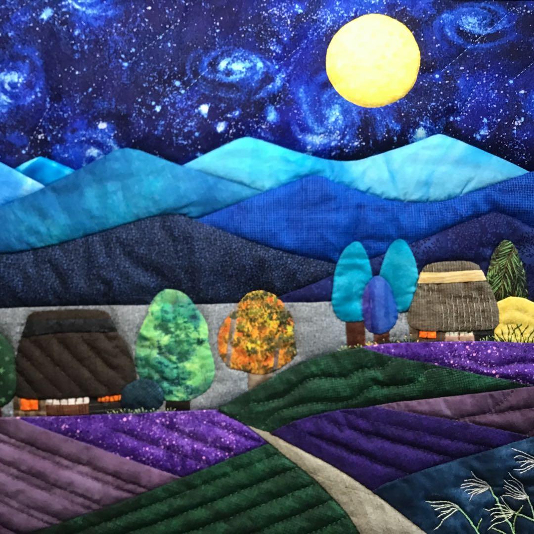 パッチワークキルト♪十五夜と古民家のタペストリー♪54×44 - メルカリ