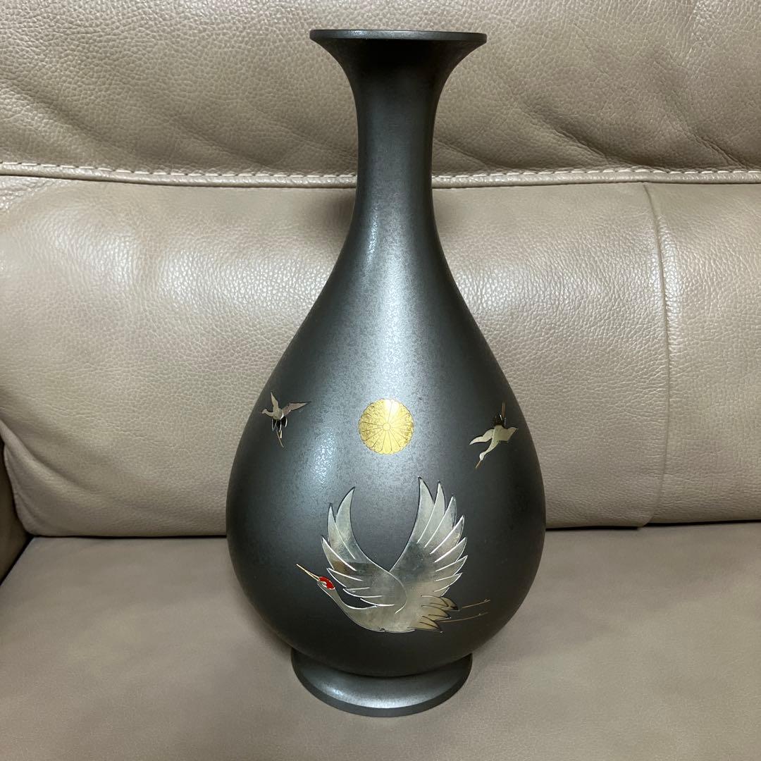 高岡銅器 花瓶 峰雲作 鶴、菊の紋付 - メルカリ