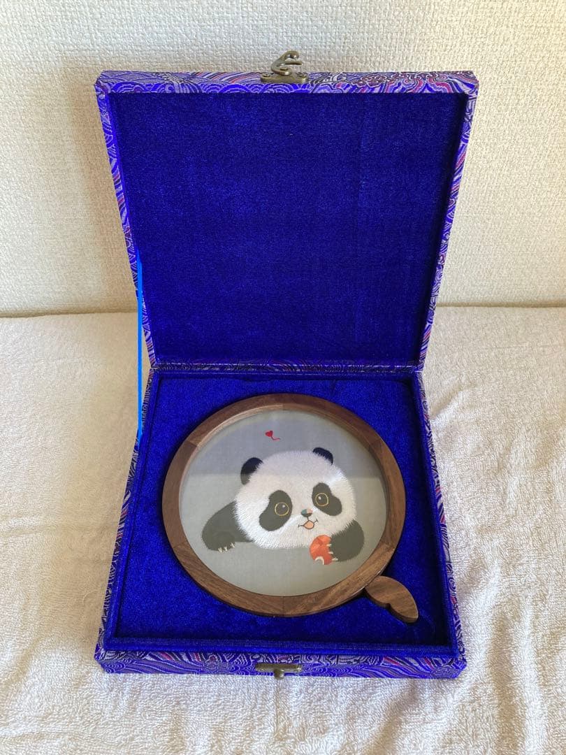 ジャイアントパンダ刺繍置物