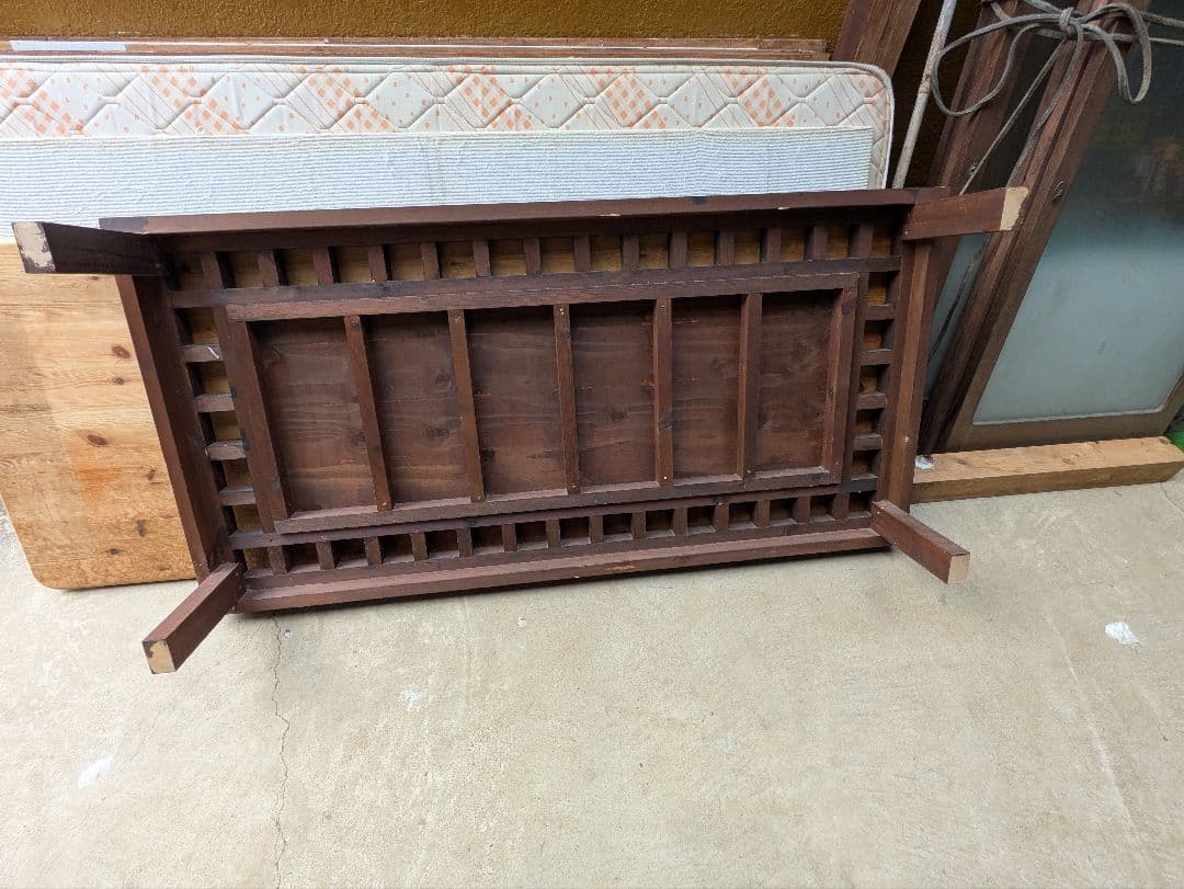 木製ローテーブル ダークブラウン 格子デザイン　手作りのテーブルになります。