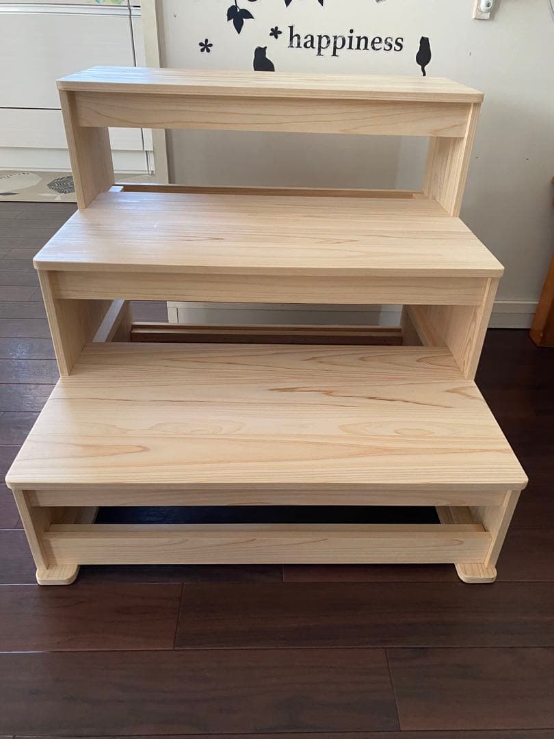 woodstock 39様限定の木製の3段の踏み台です。