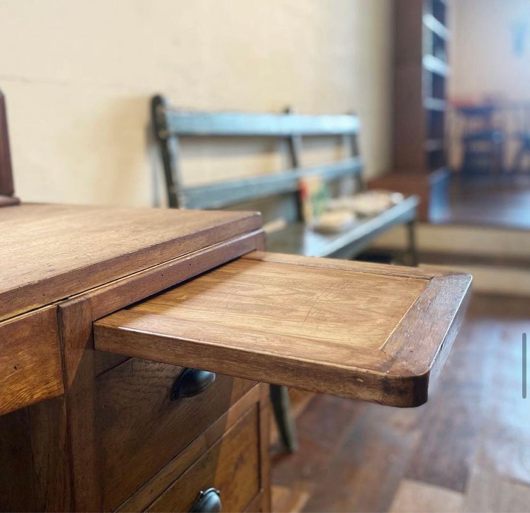 アンティーク 素敵などっしりとしたデスク 机