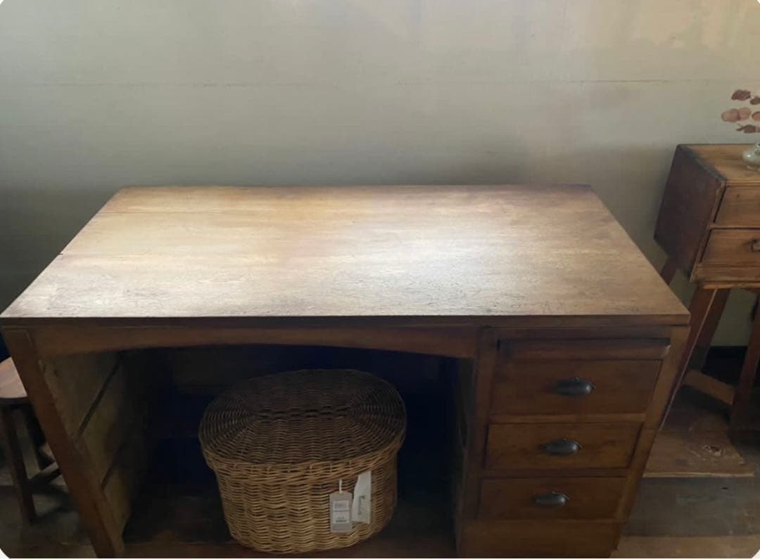 アンティーク 素敵などっしりとしたデスク 机