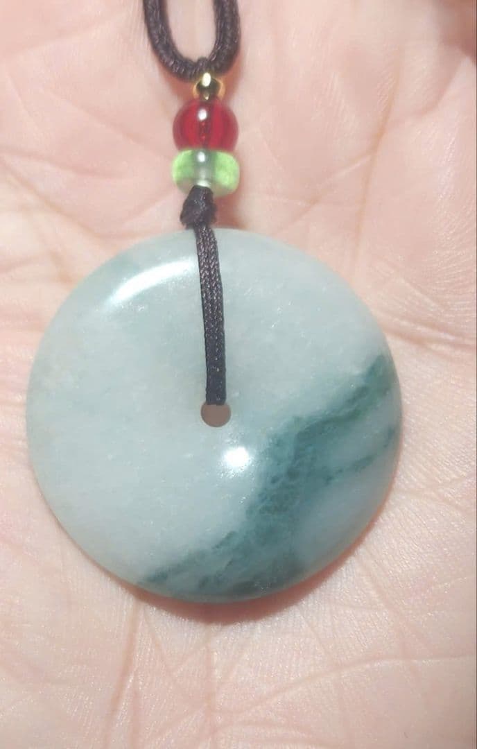 天然ミャンマー産本翡翠A貨平和扣ペンダント紐付き - メルカリ