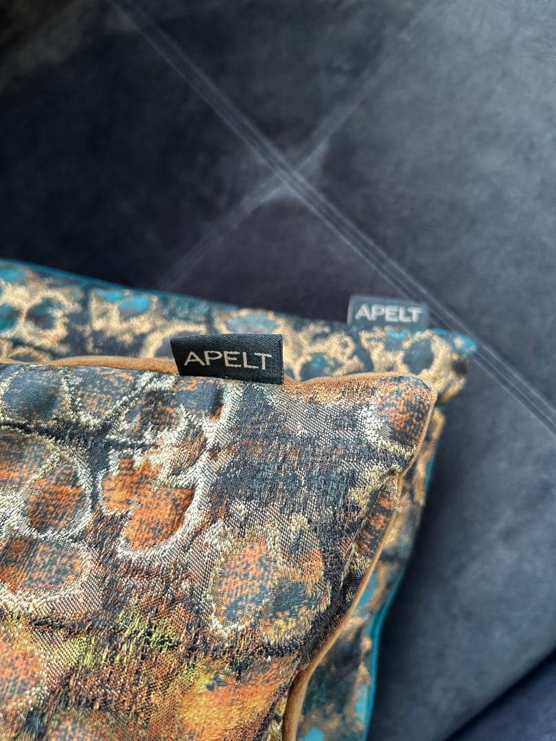 【美品】 ソファ クッション APELT