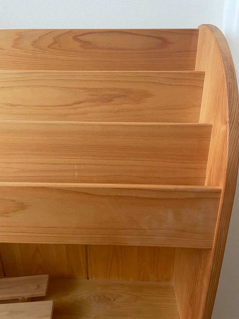 一生モノ】森の香りと一緒に育つ、天然檜の「育てる本棚」 - メルカリ