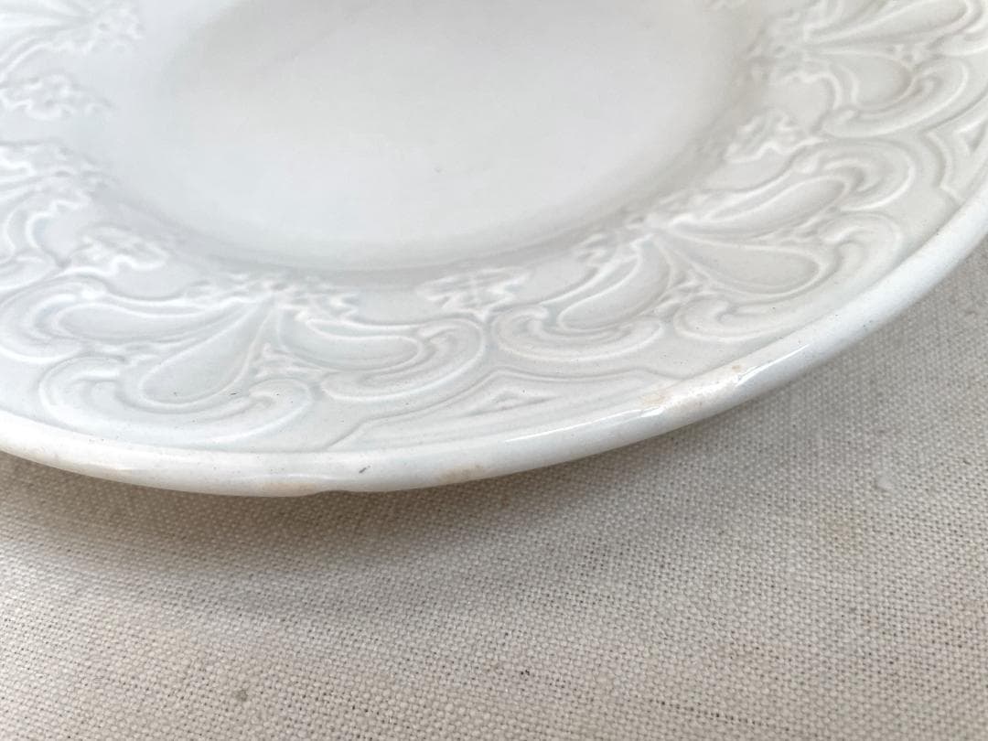 クレイユモントローレリーフ 平皿 N-891/フランスアンティーク