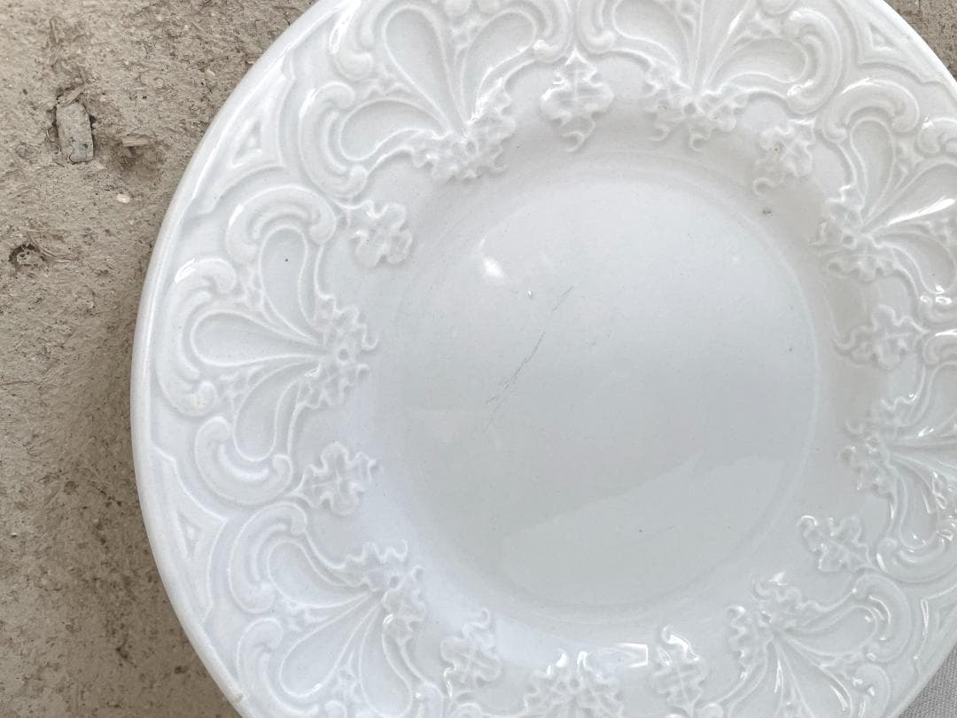 クレイユモントローレリーフ 平皿 N-891/フランスアンティーク