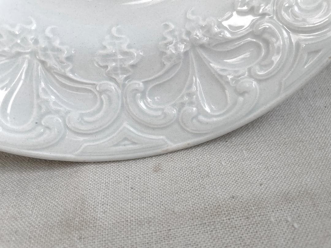 クレイユモントローレリーフ 平皿 N-891/フランスアンティーク