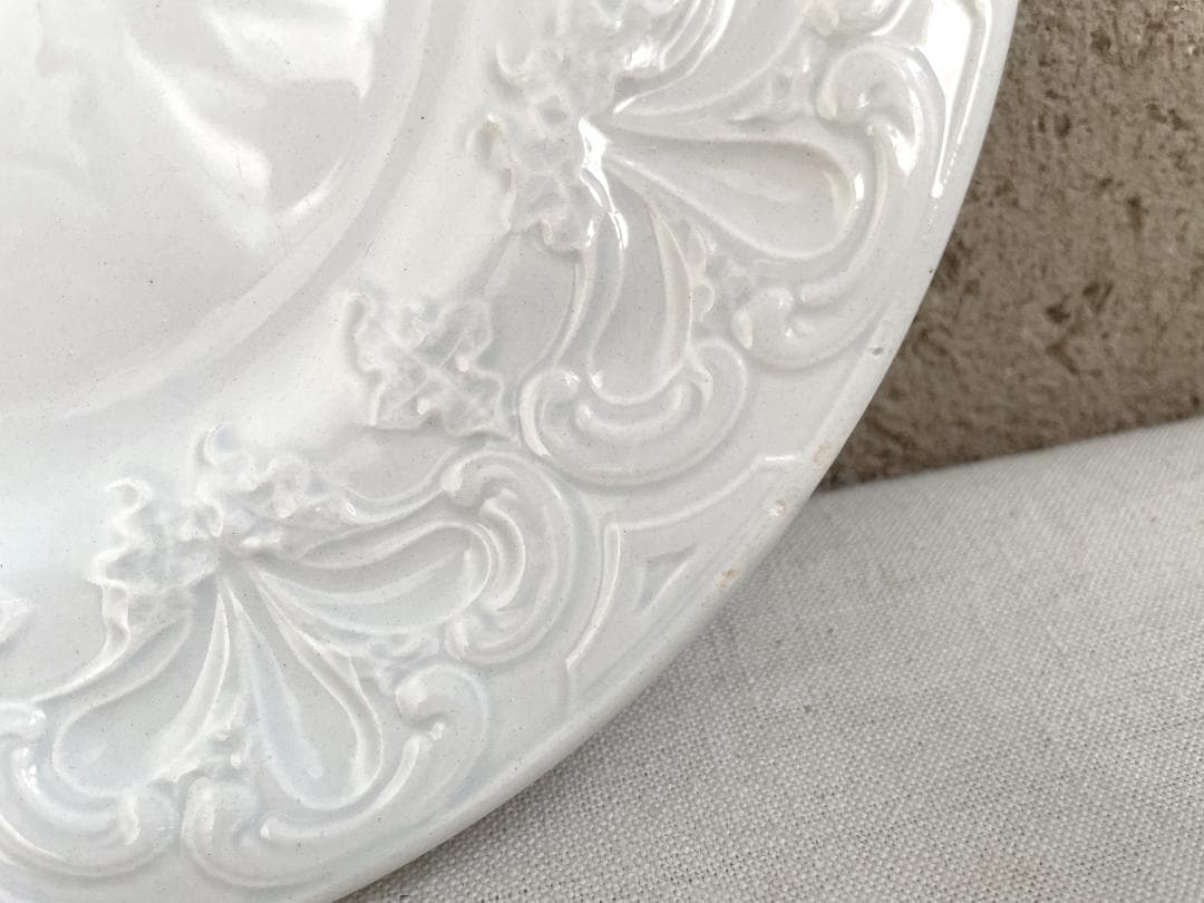 クレイユモントローレリーフ 平皿 N-891/フランスアンティーク