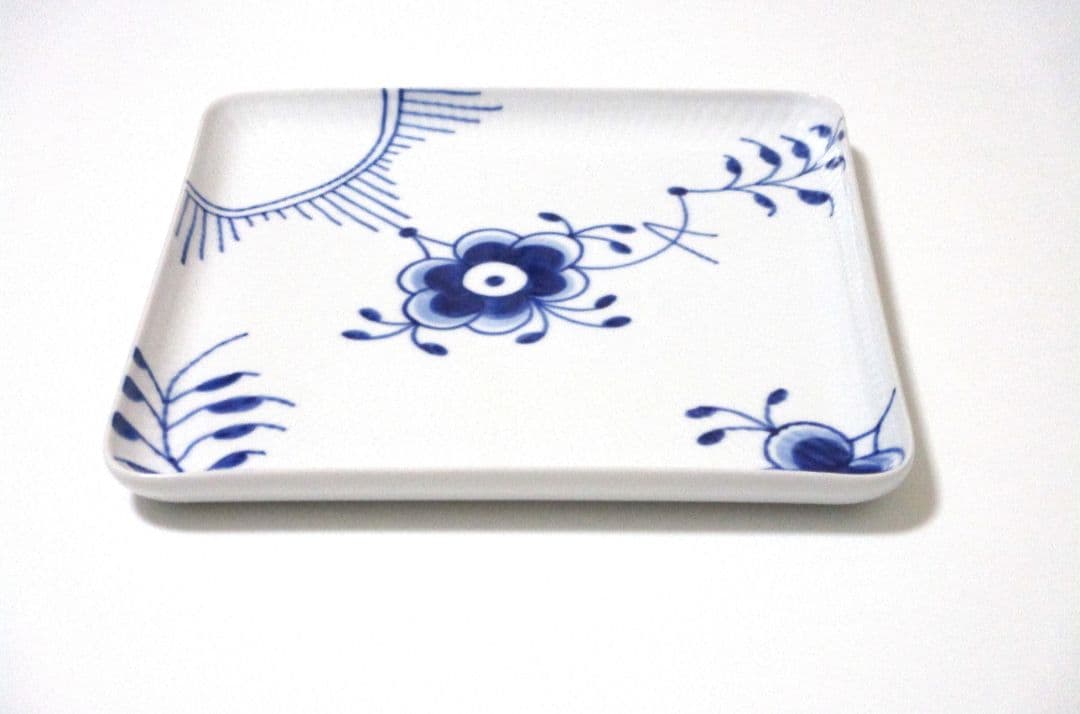 新品未使用　ロイヤルコペンハーゲンブルーフルーテッド メガ スクエアプレート