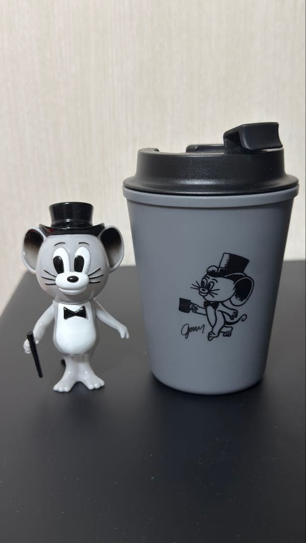 ジェリーマルケス RIVERS リバース フィギュア ソフビ Mug Sleek