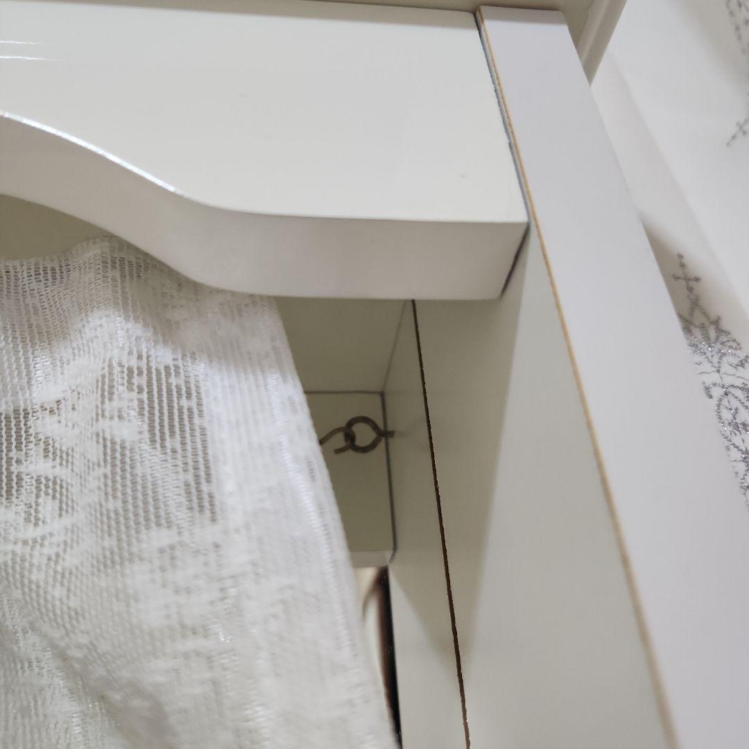 ホワイトドレッサー