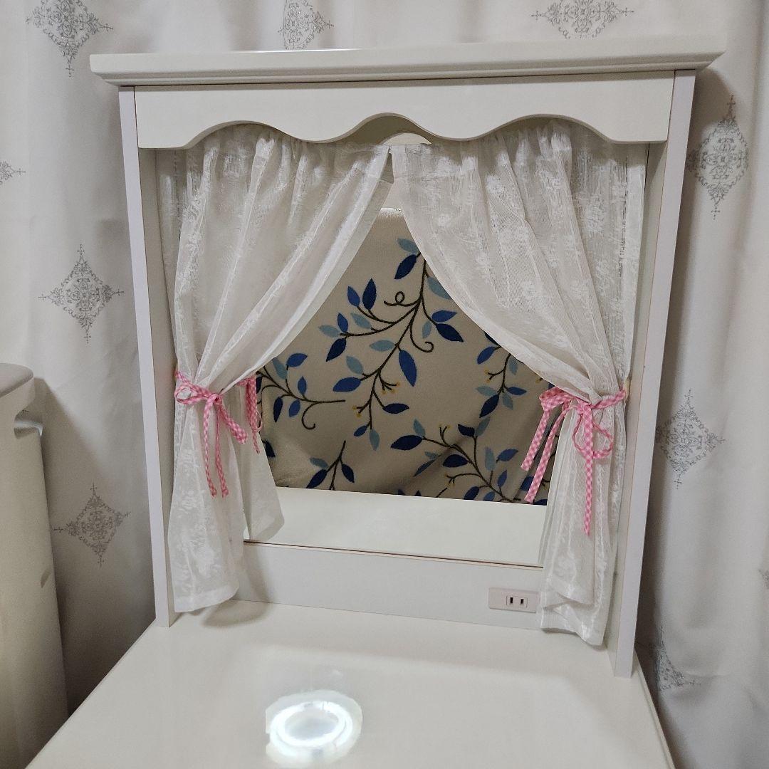 ホワイトドレッサー