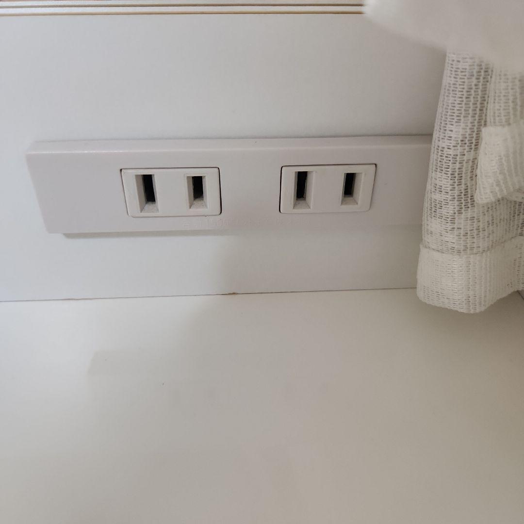 ホワイトドレッサー