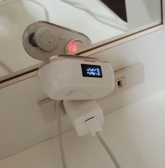 ホワイトドレッサー