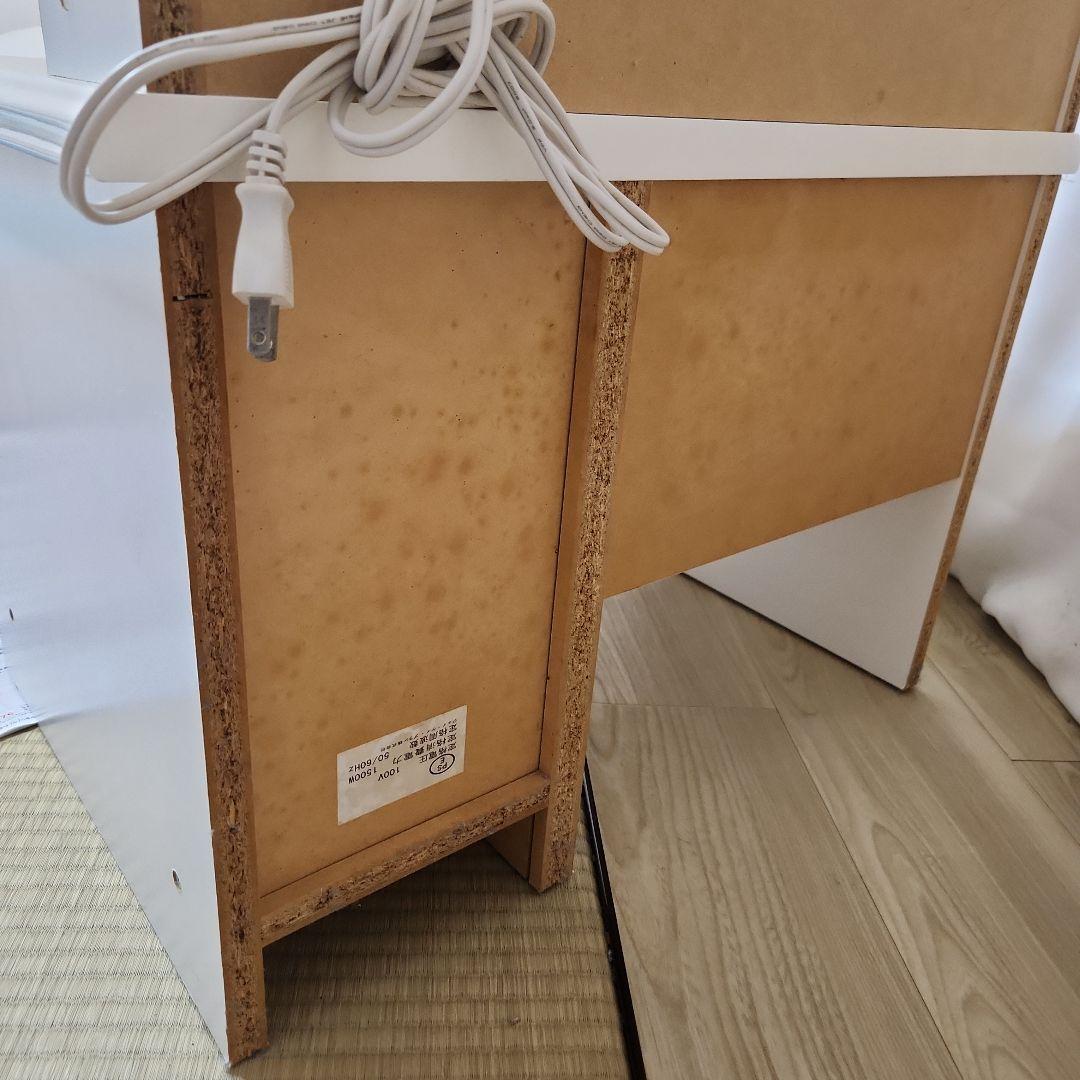 ホワイトドレッサー