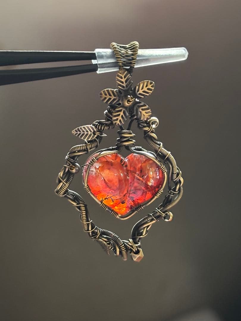 高品質ファイヤークォーツのハート型　ワイヤーペンダントトップ　天然石