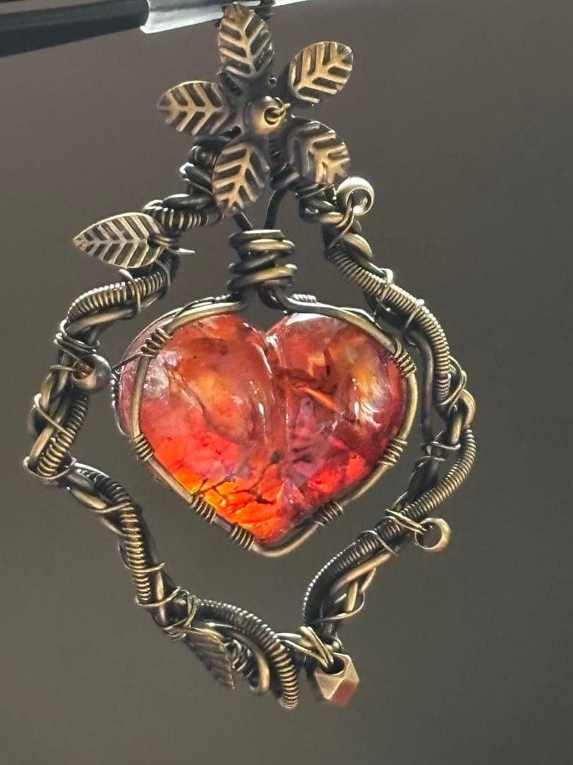 高品質ファイヤークォーツのハート型　ワイヤーペンダントトップ　天然石