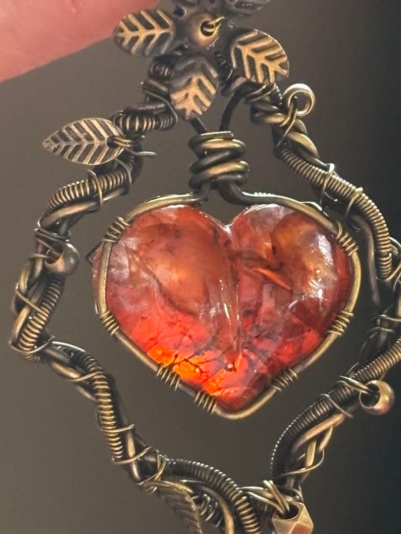 高品質ファイヤークォーツのハート型　ワイヤーペンダントトップ　天然石