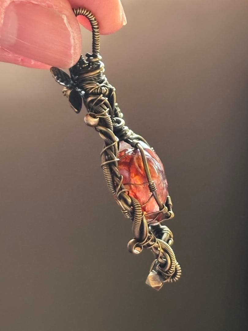 高品質ファイヤークォーツのハート型　ワイヤーペンダントトップ　天然石