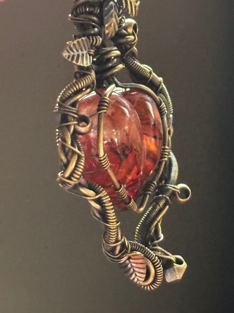 高品質ファイヤークォーツのハート型　ワイヤーペンダントトップ　天然石